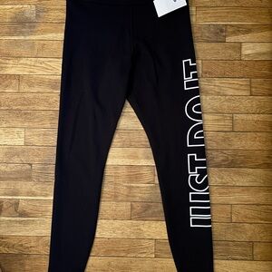 BNWT NIKE LEGGINGS